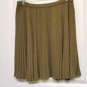 Pleated skirt